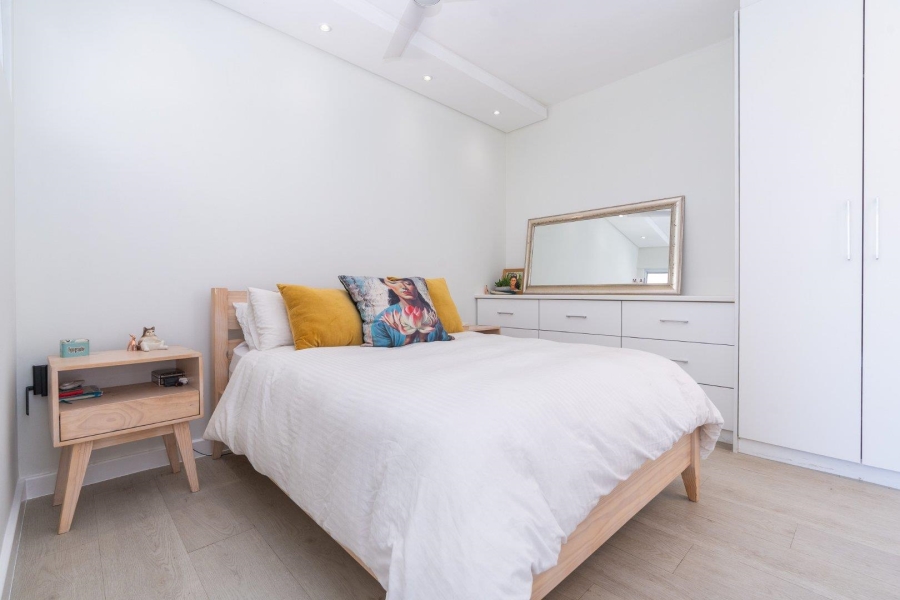 1 Bedroom Property for Sale in Vredehoek Western Cape